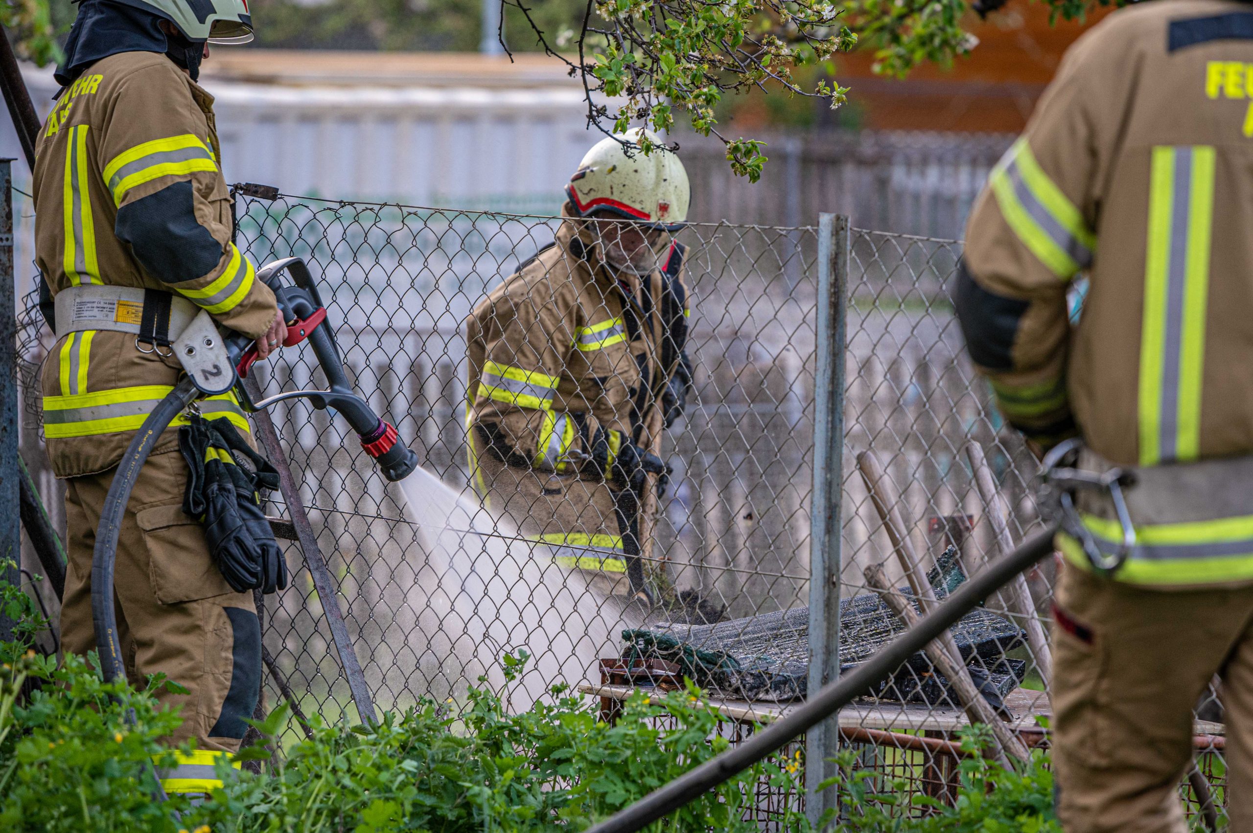 Mehr über den Artikel erfahren Brennender Komposthaufen