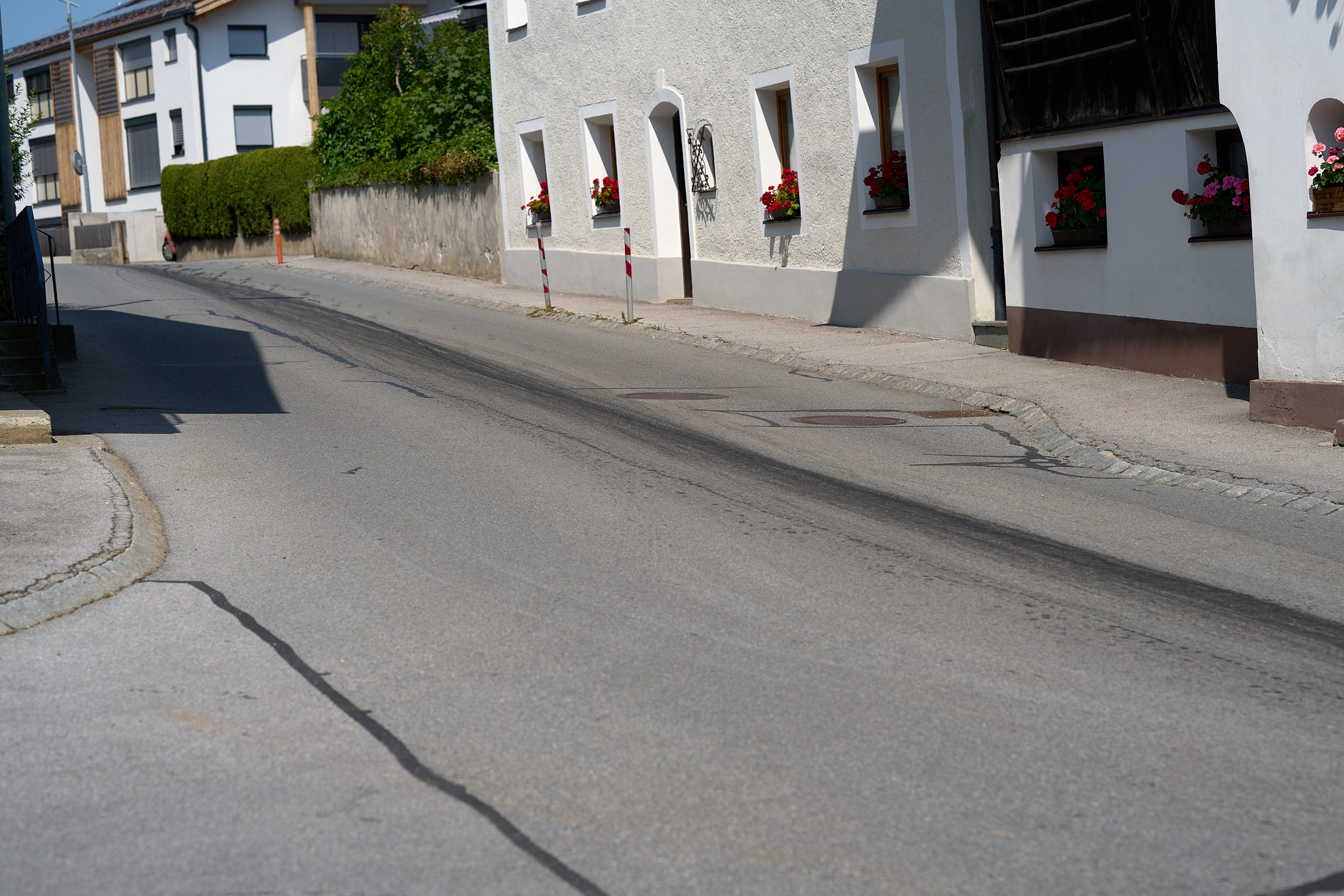 Mehr über den Artikel erfahren Speisefett auf Fahrbahn