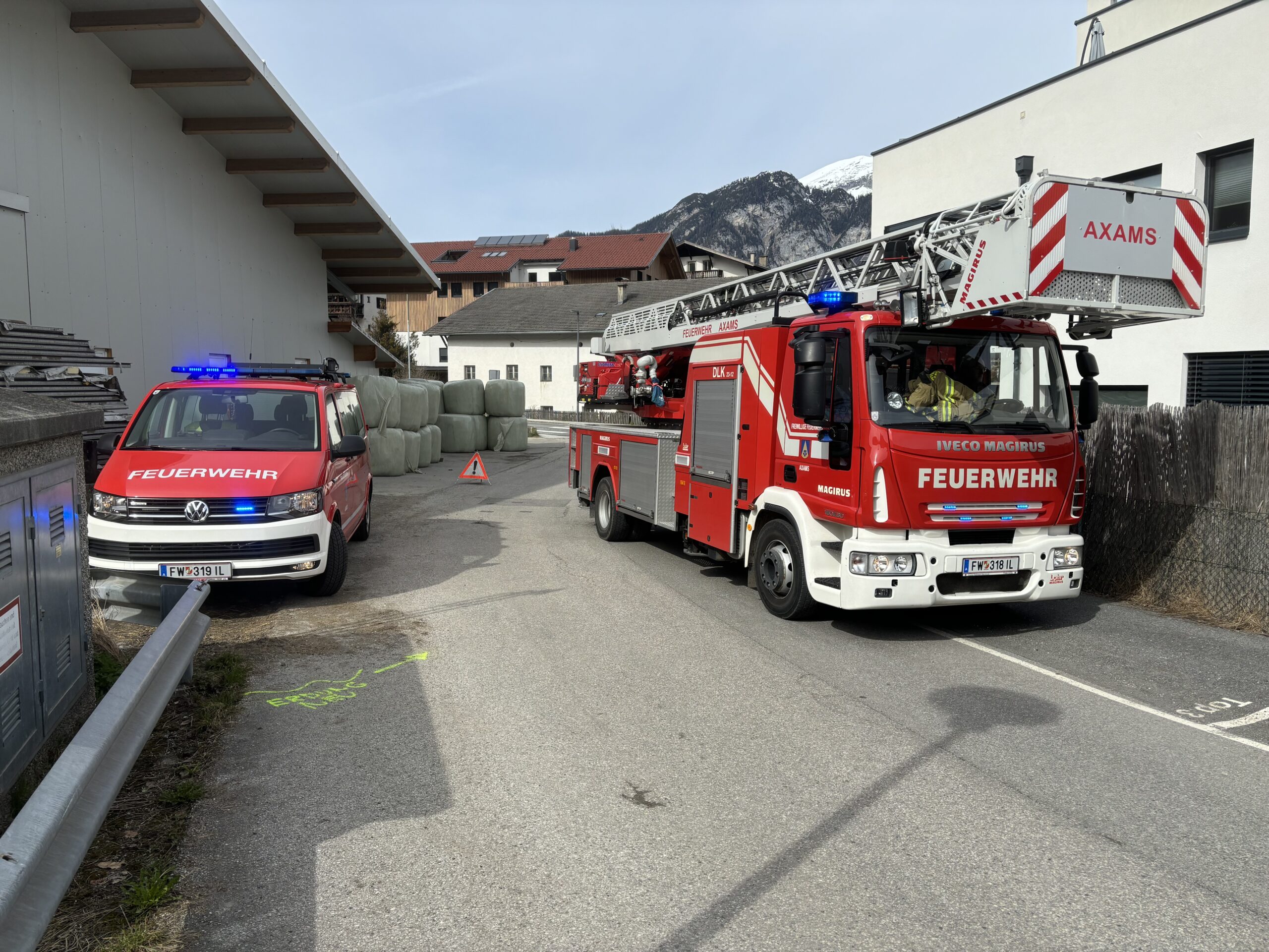 Mehr über den Artikel erfahren Zimmerbrand mit Menschenrettung