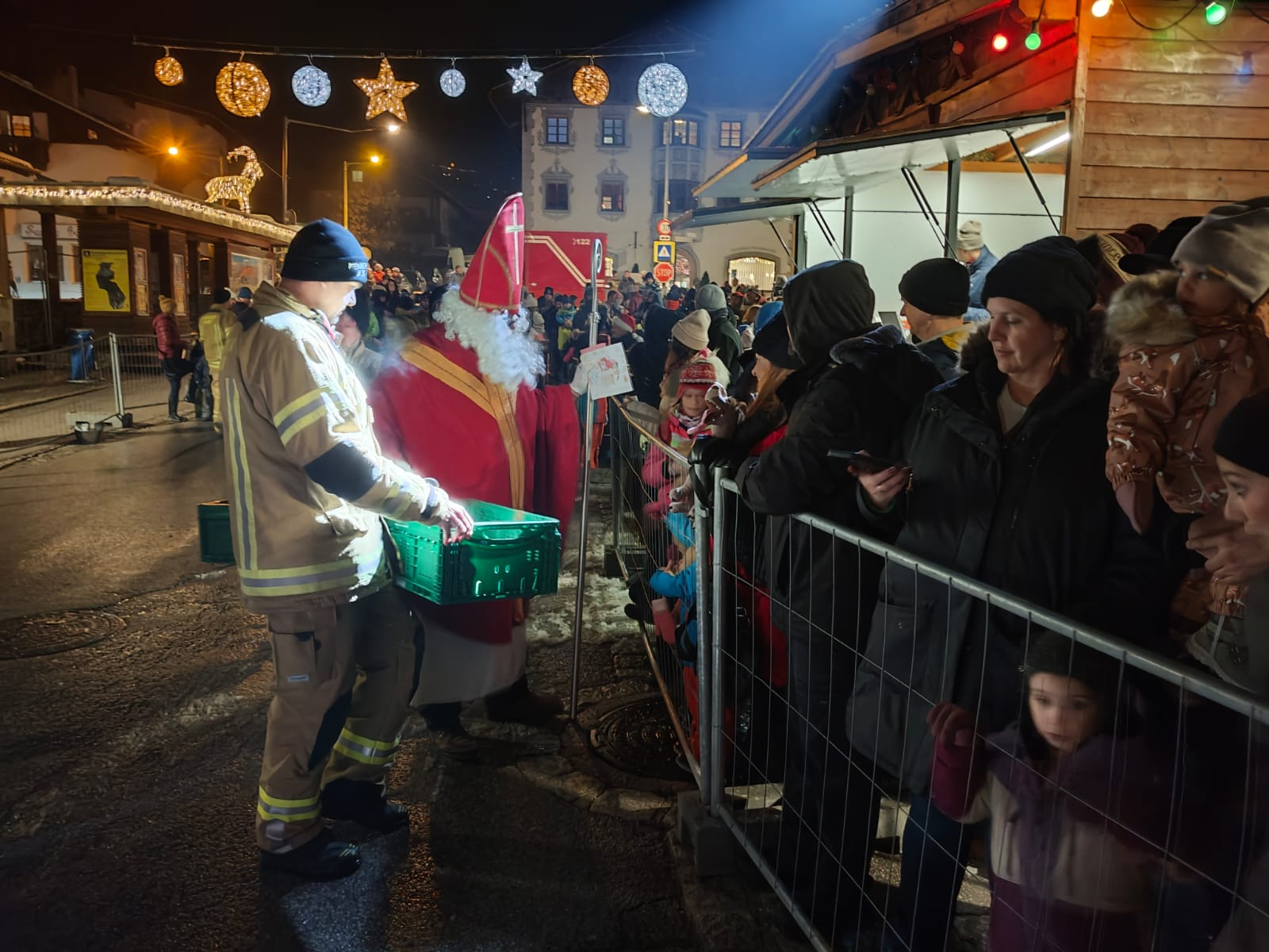 Mehr über den Artikel erfahren Nikolauseinzug am Dorfplatz