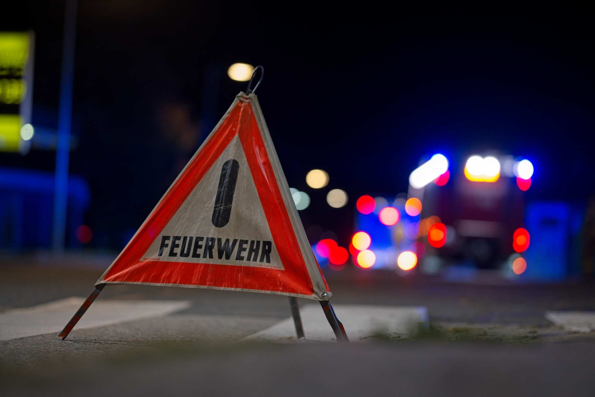 Mehr über den Artikel erfahren Ausgelaufene Betriebsflüssigkeiten über mehrere Ortschaften